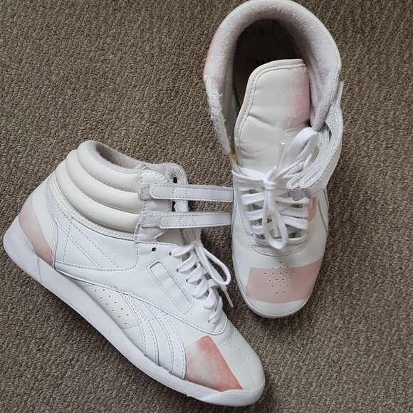 Reebok Shoes - Reebok throwback high tops, sz 9